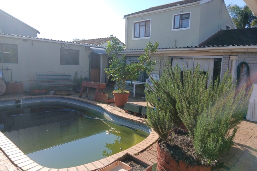 4 Bedroom Property for Sale in Hillcrest Western Cape